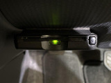 【ETC】有料道路を利用する際に料金所で停止することなく通過できる、ETC車載器(ノンストップ自動料金収受システム機器)が装備されています。セットアップを行うことで利用可能になります。