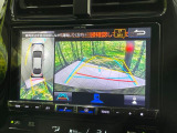 【パノラミックビューモニター】専用のカメラにより、上から見下ろしたような視点で360度クルマの周囲を確認することができます☆死角部分も確認しやすく、狭い場所での切り返しや駐車もスムーズに行えます。