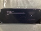 ドライバーモニタリングは、運転者の疲労や眠気を検知し、休憩を促すシステムです。カメラで顔の各部位の変化を検出し、疲労や眠気を推定してディスプレイの表示および警報チャイムで休憩を促します。