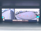 【フロント&サイドカメラ】ドライバーから見にくい死角部分を映像で確認できる前方と左側面にカメラを装着。見通しがきかない場所や住宅密集地などを運転することが多い人におすすめの安心装備です。