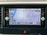 通信ユニット内蔵の日産純正メモリーナビ(MC315D-W)装備、この機種だけのナビ機能・ダウンロードボイスに対応、USB接続・DVD再生等の音楽機能も充実。