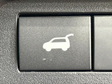【パワーバックドア】スマートキーや運転席のボタンを押すだけでリアゲートが自動で開閉します!荷物を持っている時や、高い位置にあるバックドアを閉める際に便利な機能です♪