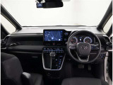 オシャレなインテリアで運転する気分も盛り上がりますよね^^