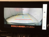 メーカーオプションの全周囲カメラ付き!狭い場所での駐車や車周辺を確認することが出来るので安心して駐車することができます★なんともう一つ・・・