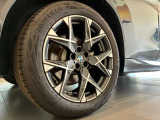 【BMWアロイホイル】軽量かつ強度に拘ったアロイホイル。走行性能ポテンシャルを引き出す設計。車の足元を引き締めてくれる大きなポイントはアロイホイルです。