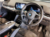 ☆センターパネルを運転席側に僅かに傾けたBMW独特のインパネ☆【駆け抜ける歓び】はここからもスタートしております☆