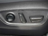 パワーシート搭載。微妙な調整が手軽にでき、ピッタリのポジションで運転することが可能です。