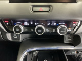 運転席/助手席シートヒーターで寒い日もすぐに温かくなり快適に過ごせます。3段階の温度調整が可能です