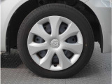 【ホイールキャップ】車に良く似合う純正ホイールキャップが装備されています。各種社外アルミホイールや、スタッドレスタイヤも取扱いしております。是非ご相談ください。