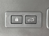 【パワーバックドア】スマートキーや運転席のボタンを押すだけでリアゲートが自動で開閉します!荷物を持っている時や、高い位置にあるバックドアを閉める際に便利な機能です♪