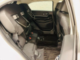 HONDA独自の機構!リアシートはチップアップ(跳ね上げ)することにより背の高い荷物も楽々積み込みすることが可能!!より空間を有効にするためにも大変便利なシートアレンジになります!!