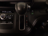 オートマチックシフトレバーは、手になじみ操作しやすい形状で安全運転にもつながります♪