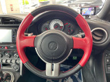 【純正革巻きステアリング】上質な革を使用することで、手にしっかり馴染みとても運転しやすいハンドルです♪
