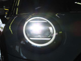 LEDオートヘッドライトを搭載しております。前方を非常に明るく照らす事ができ夜間走行時に重宝します。