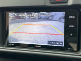 【バックカメラ】駐車時に後方がリアルタイム映像で確認できます。大型商業施設や立体駐車場での駐車時や、夜間のバック時に大活躍!運転スキルに関わらず、今や必須となった装備のひとつです!