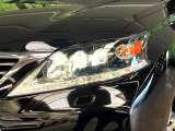 【LEDヘッドライト】悪天候や夜間走行時も良好な視界を確保し安心して運転できる高輝度LEDヘッドライトを装備!点灯速度が早く、消費電力も抑えられています。