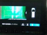 バックカメラの画像です。ガイドラインがスムースな車庫入れをサポートいたします。車庫入れの安心感がアップしますね。
