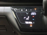 オートエアコンでお好みの温度になり、運転に集中できます。