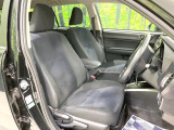 運転席まわりには十分なスペースがあり、大柄な方でもゆったり運転していただける環境です。