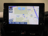 ディスプレイオーディオ 【オーディオ・ビジュアル機能】 AM/FMチューナー(ワイドFM対応)、 BluetoothR 対応(ハンズフリー/オーディオ)、 USB入力(動画・音楽再生/給電)