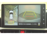 パノラミックビューモニター付きです。車両を上から見たような映像をディスプレイオーディオ画面に表示。運転席からの目視だけでは見にくい、車両周辺の状況をリアルタイムでしっかり確認できます。
