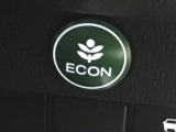 ★ECONスイッチ★ エコドライブを加速しよう!スイッチをONにすると、運転の仕方によるロスを抑え込み燃費をよくするようクルマが頑張ります(*^ー^*)燃費向上にチャレンジ♪