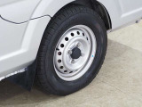 タイヤのホイールの細かいところまでキレイいにしてからお渡しします!