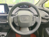 インテリアに合わせたデザインのステアリングは、運転される方のことも考え、運転しやすい形状、大きさです。是非一度、実際に触ってお確かめください。