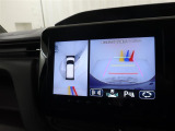 パノラミックビューモニター付きです。車両を上から見たような映像をディスプレイオーディオ画面に表示。運転席からの目視だけでは見にくい、車両周辺の状況をリアルタイムでしっかり確認できます。