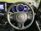 【純正革巻きステアリング】上質な革を使用することで、手にしっかり馴染みとても運転しやすいハンドルです♪