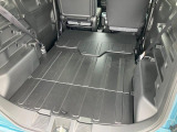 後席を倒せば巨大な荷室へ早変わり☆