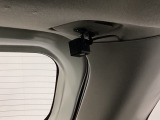 後方にもドライブレコーダーのカメ(社外品)が付いています。前後両方でお車の周りを監視・記録いたします。