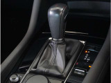 【シフトレバー】シフトもとても操作しやすいデザインになっております。運転する人の事を第一に考えた操作性の高い仕様です。