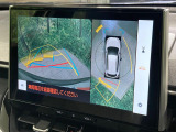 【パノラミックビューモニター】専用のカメラにより、上から見下ろしたような視点で360度クルマの周囲を確認することができます☆死角部分も確認しやすく、狭い場所での切り返しや駐車もスムーズに行えます。