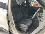 運転席まわりです。運転席からの視界が左右に広く隅々まではっきりと見渡せます!クルマの前端も把握しやすく安心して運転できます!