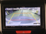 【バックカメラ】運転が苦手な方も車庫入れラクラクです!ギアをリバースに入れれば自動的に切り換わりますので、面倒な操作は不要です♪狭い駐車場もお車を傷つけず安心ですね!