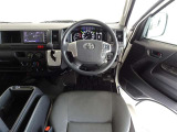 視界良好、操作しやすい運転席です。