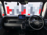 インパネ全体:視界が開けて前が見やすい設計です!安全に運転できます!