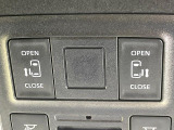 【両側パワースライドドア】スマートキーや運転席のスイッチで後席両側スライドドアの開閉が可能♪電動だから力を入れてドアを開ける必要が無く、小さなお子様でも簡単に開け閉めでき快適です♪