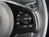 ◆アダプティブクルーズコントロール◆予め設定した車速内でクルマが自動的に加減速。前走車との適切な車間距離を維持しながら追従走行します。【LKAS】車線維持支援システムでステアリング操作を支援。