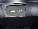 【USB給電】今では当たり前のUSB給電ソケットがついております。 スマホやデジカメなど出先や災害時の充電も可能です♪