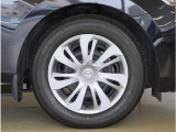 【ホイールキャップ】車に良く似合う純正ホイールキャップが装備されています。ノーマルタイヤ、スタッドレスタイヤも広島マツダにお任せください。
