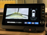 リバースギアに入れるだけで後方の表示へ切り替わります。夜間や雨の日の駐車も楽になりますよ。