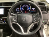 ハンドルにHondaセンシング系のクルーズコントロールやレーンキープアシストなどのスイッチと、オーディオの操作スイッチが装備されています。ハンドルから手を離さず安全に操作できます。