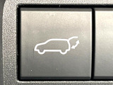 【パワーバックドア】スマートキーや運転席のボタンを押すだけでリアゲートが自動で開閉します!荷物を持っている時や、高い位置にあるバックドアを閉める際に便利な機能です♪