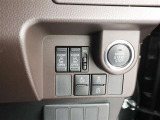 【スマートキー】を車の中に持ち込んでブレーキを踏みボタンを押すとだけでエンジンスタート!キーを取り出し刺したり・回したりが無くとても便利です☆