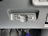 【ETC】有料道路を利用する際に料金所で停止することなく通過できる、ETC車載器(ノンストップ自動料金収受システム機器)が装備されています。セットアップを行うことで利用可能になります。