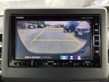 バックモニター付きで、車庫入れやバック時の後方確認をサポート。