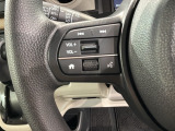 ステアリングにオーディオ操作スイッチが付いています。オーディオ画面に直接タッチしなくても操作が出来ますので、運転に集中できます。
