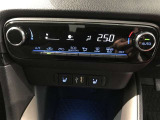 左右独立温度コントロールフルオートエアコンです。運転席、助手席それぞれで独立して温度設定ができます。冷え性の方が乗っても安心ですね♪